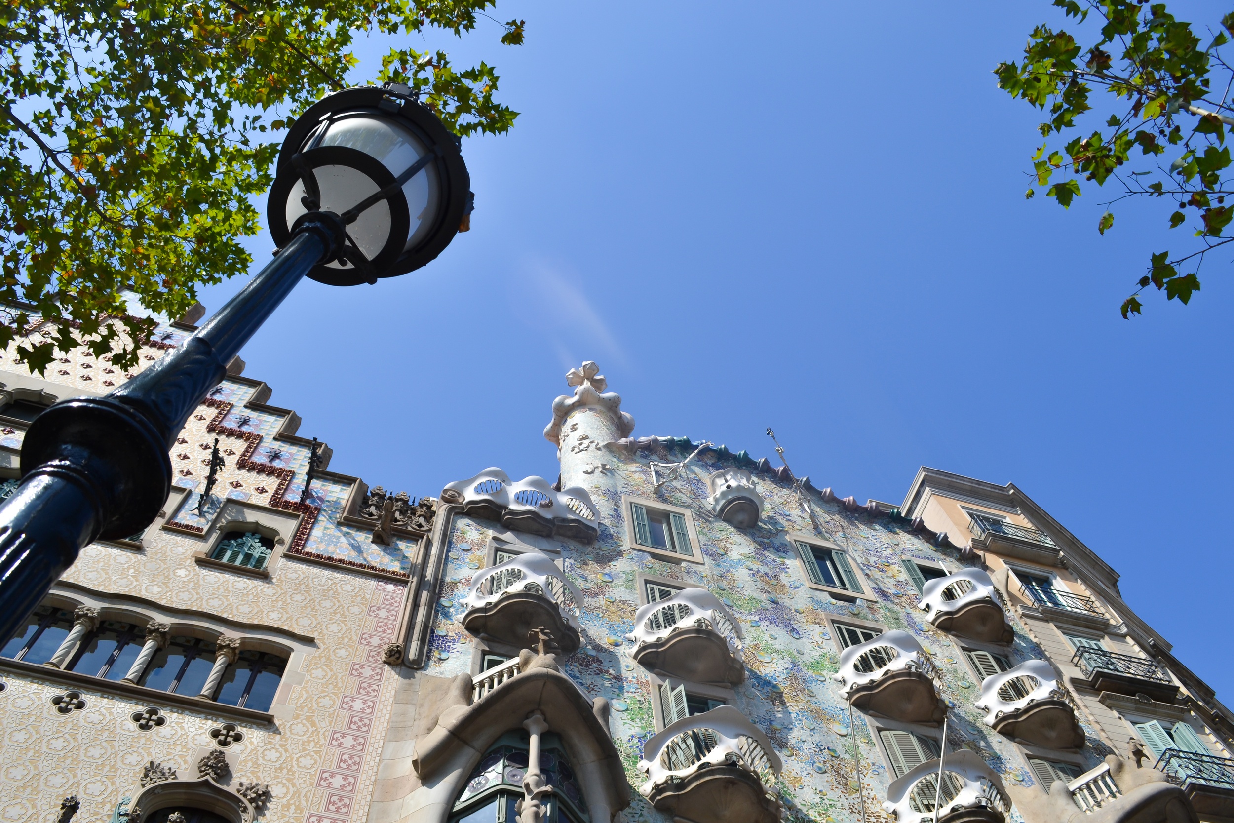 Planning a trip and looking for the best 3 day Barcelona itinerary?! Get ready for tapas, sangria, tons of Guadi, and more in 3 days in Barcelona.